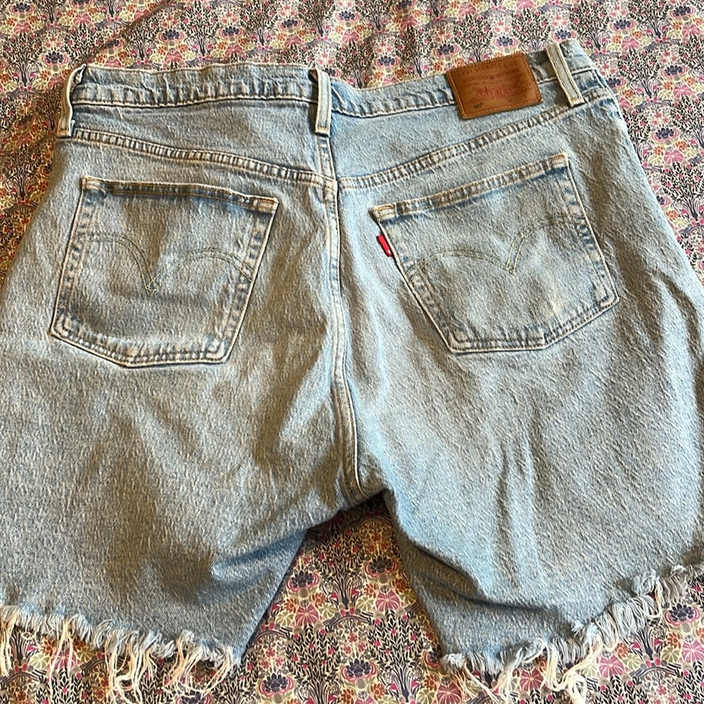 Levi’s mid thigh 501 shorts size 32 - Picture 2 of 5
